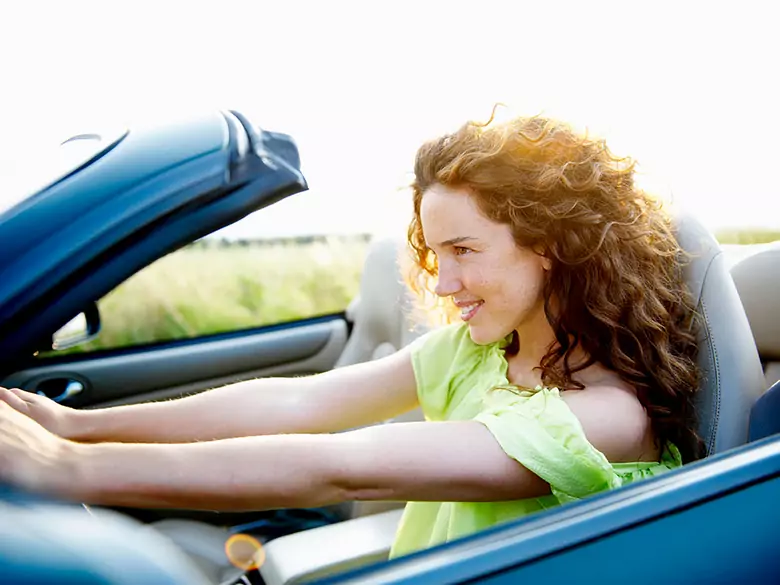 De la série "Femme au volant" - diffuser la sécurité