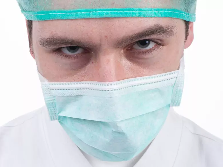 Les jeunes enfants pourraient ne pas être capables de reconnaître les émotions des personnes portant des masques