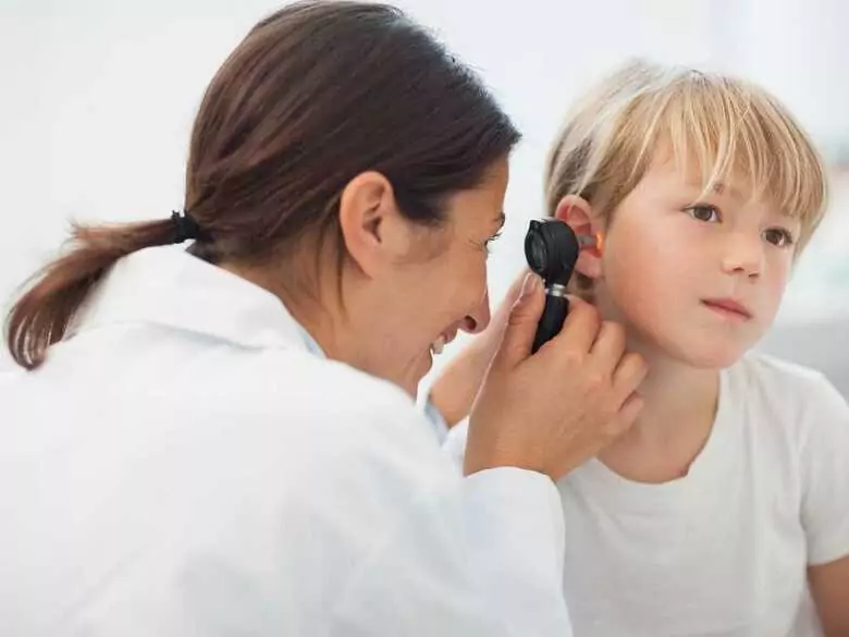 Oreille bouchée chez l'enfant
