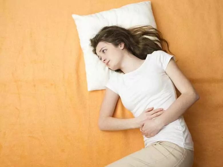 Taches intermenstruelles : quelles peuvent en être les causes et quand dois-je consulter un médecin ?