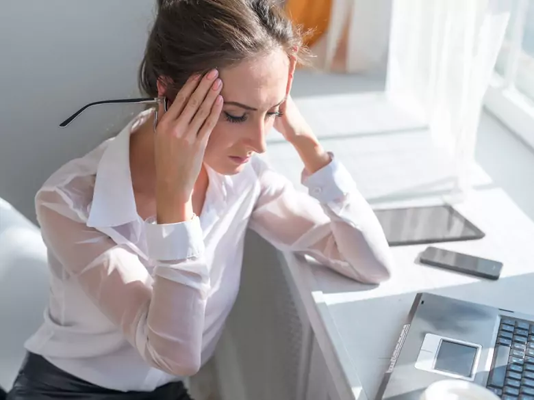 Vertiges en se levant : quelles peuvent en être les causes ?