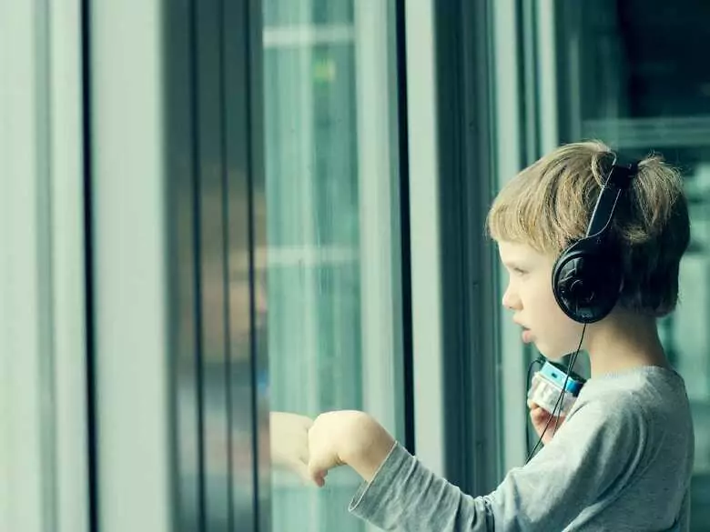 Quels peuvent être les premiers signes des troubles du spectre autistique ?