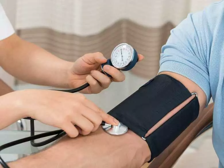 Quelles peuvent être les causes de l'hypotension, c'est-à-dire d'une tension artérielle trop basse ?