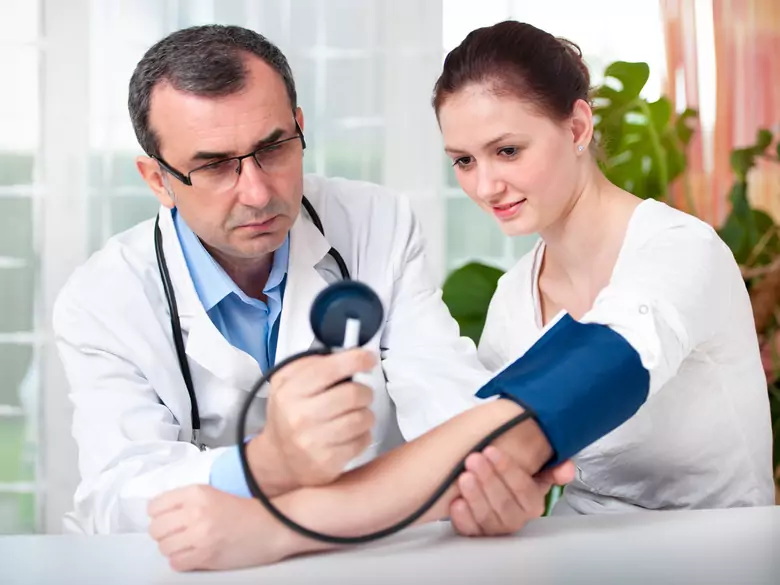 Hypertension et maladies parodontales : qu'ont-elles en commun ?