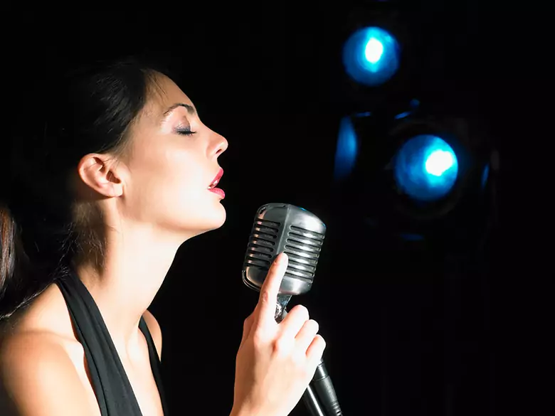 Comment se comporter en public - Jean Denis Menard