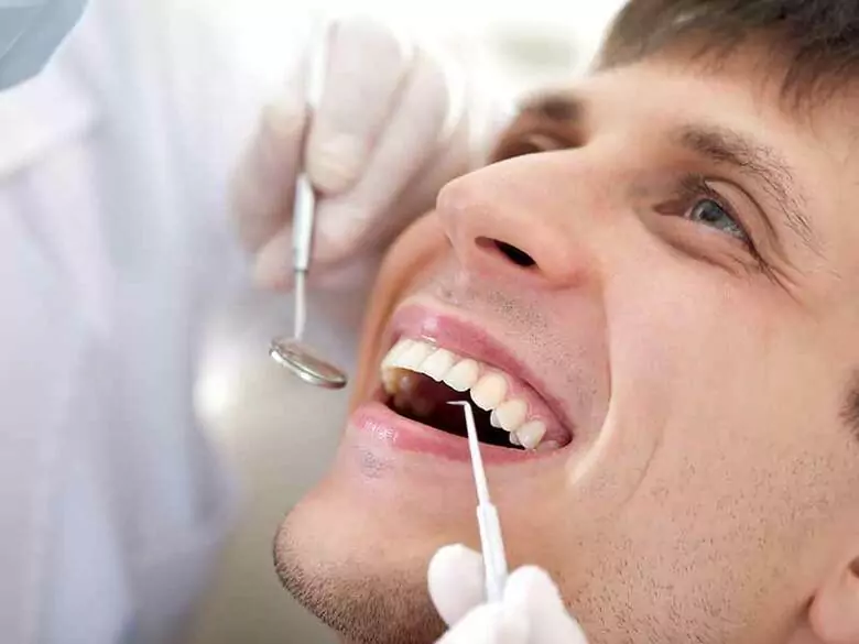 Qu'est-ce que le sablage des dents ?