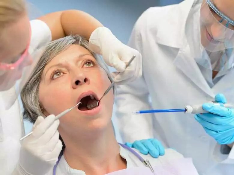 Détartrage et sablage des dents - indications et contre-indications