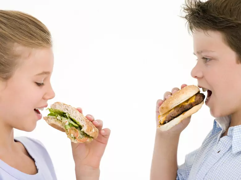 Le surpoids et l’obésité chez les enfants – les dernières recommandations nutritionnelles