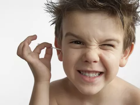 Nettoyer les oreilles de votre enfant