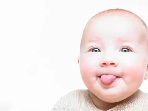Frenulum de la langue trop court chez l'enfant - que faire ?