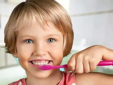 Types de brosses à dents, leurs avantages et leurs inconvénients