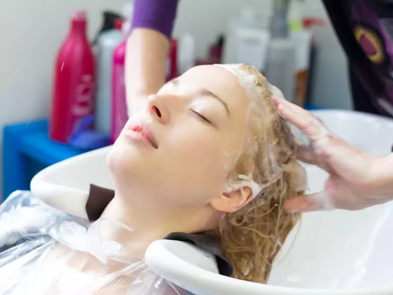 Douleur du cuir chevelu causes, symptômes, diagnostic, traitement
