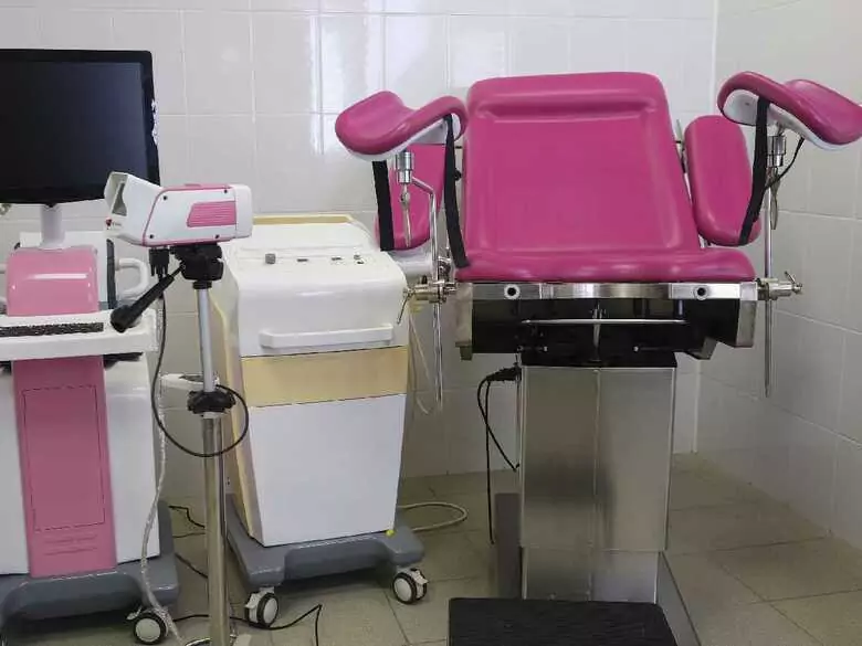 Première visite chez un gynécologue - quand, comment se préparer ?