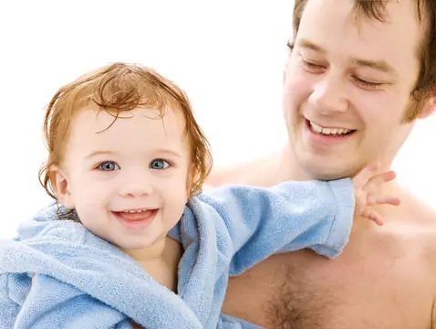 Les pellicules chez l'enfant - causes, symptômes, diagnostic, traitement