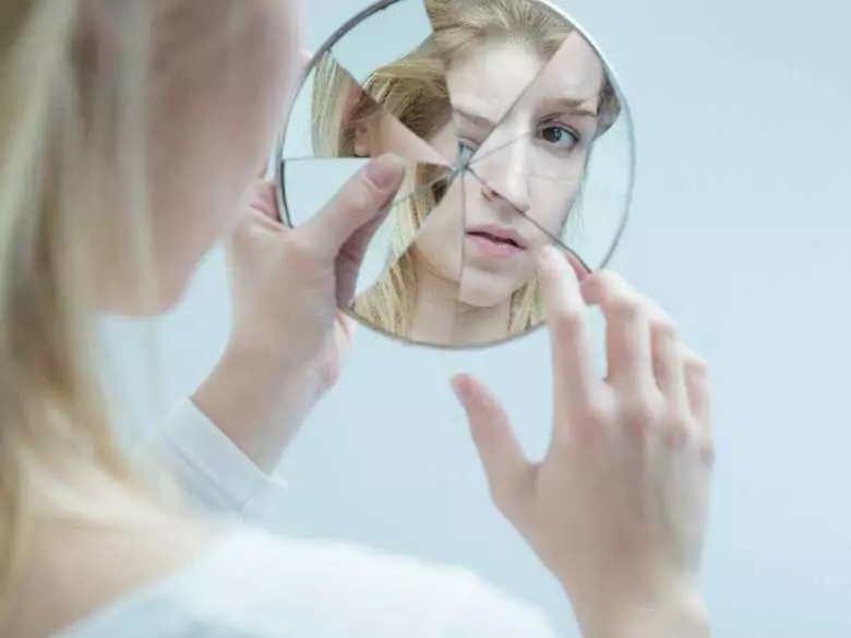 Quels sont les moyens sains de faire face au manque d'acceptation de soi ?