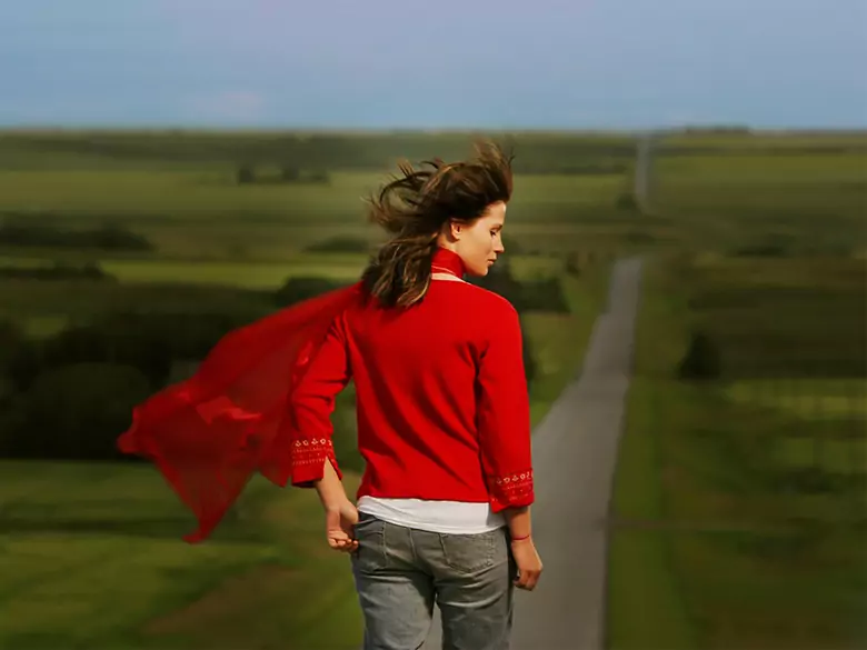 Pensées dorées d'une femme après une rupture