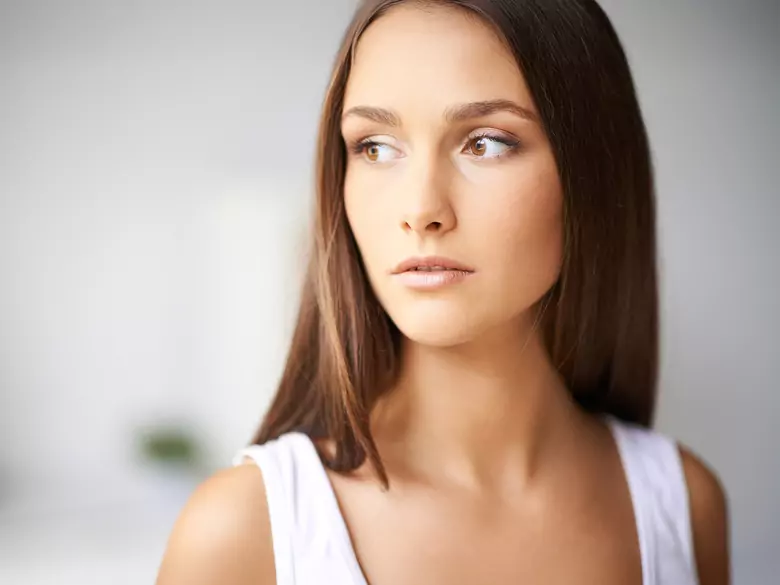 Pourquoi les cheveux deviennent-ils gris ?