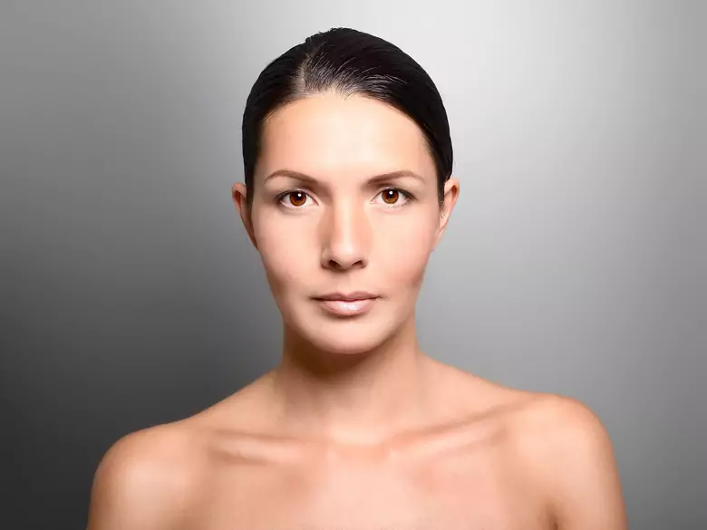 Une langue poilue avec un enduit noir - qu'est-ce que cela indique ?