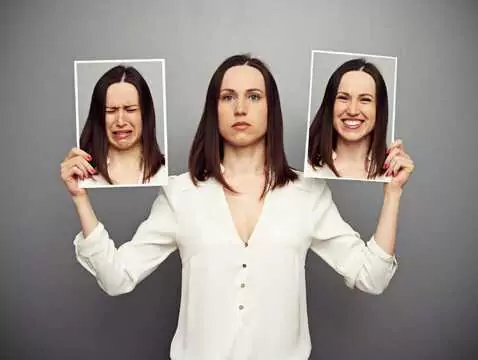 Quels sont les troubles de la personnalité qui prédisposent aux troubles dits dissociatifs ?