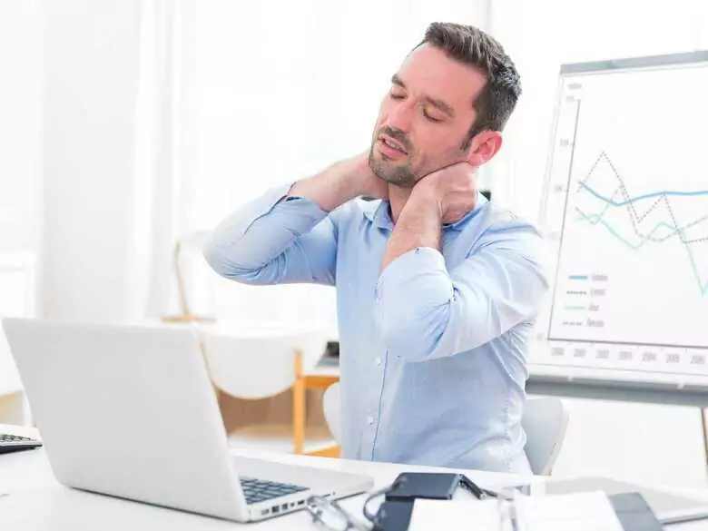 Qu'est-ce qu'une posture saine et comment y parvenir ?