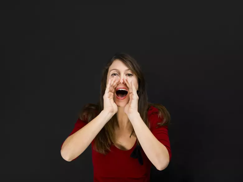 Symptômes non spécifiques du cancer de l'ovaire chez la femme