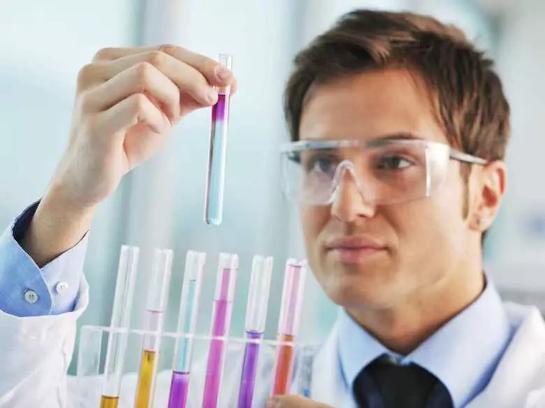 L'analyse des niveaux de protéine C-réactive dans le sang artériel est-elle utile pour déterminer les stratégies de traitement de la dépression ?