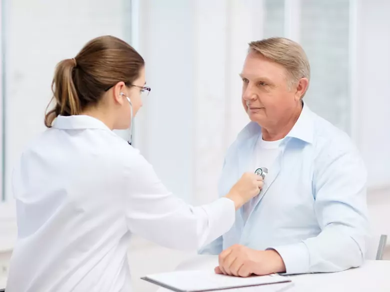 Amygdales palatines sur l'échelle de Pirquet