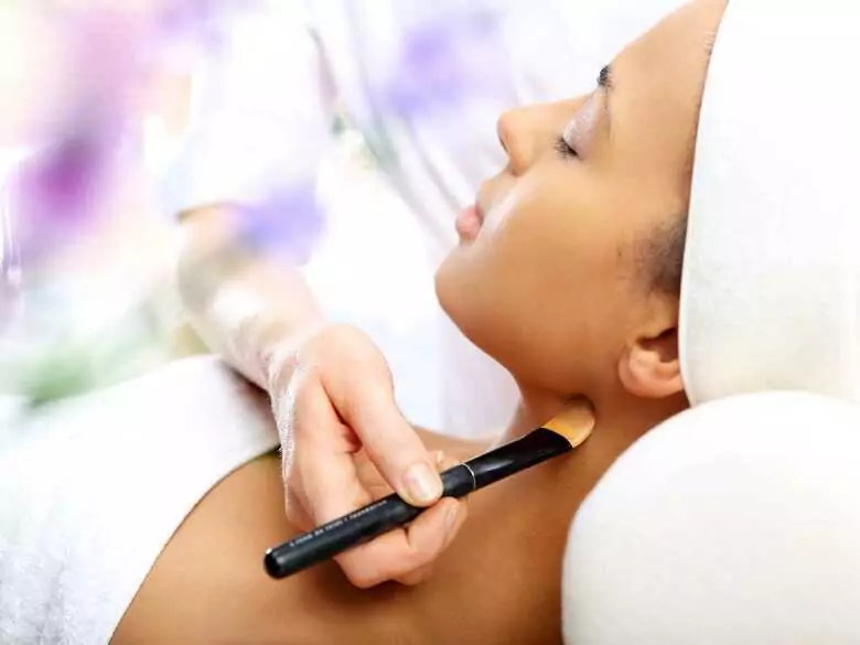 Microdermabrasion, peeling par cavitation - les traitements à domicile sont-ils sûrs ?