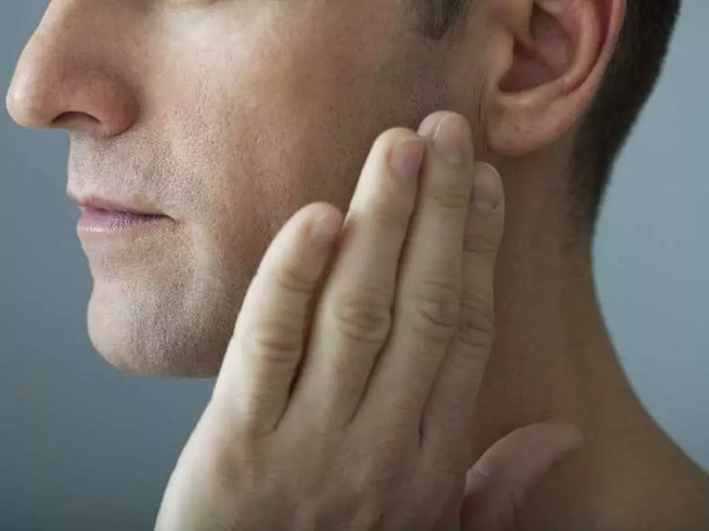 Douleurs faciales : la cause peut aller au-delà d'une simple maladie dentaire