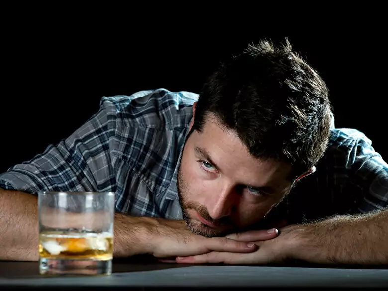Quels sont les effets secondaires d'une consommation excessive d'alcool ?