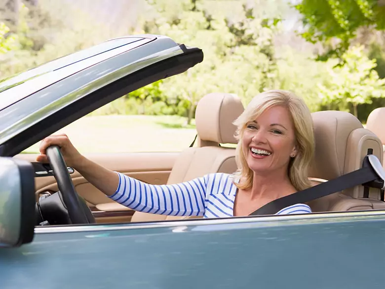 De la série "Femme au volant" - accident de la route