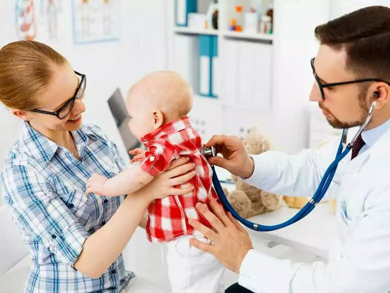Une visite chez le pédiatre - comment vous préparer, vous et votre enfant ?