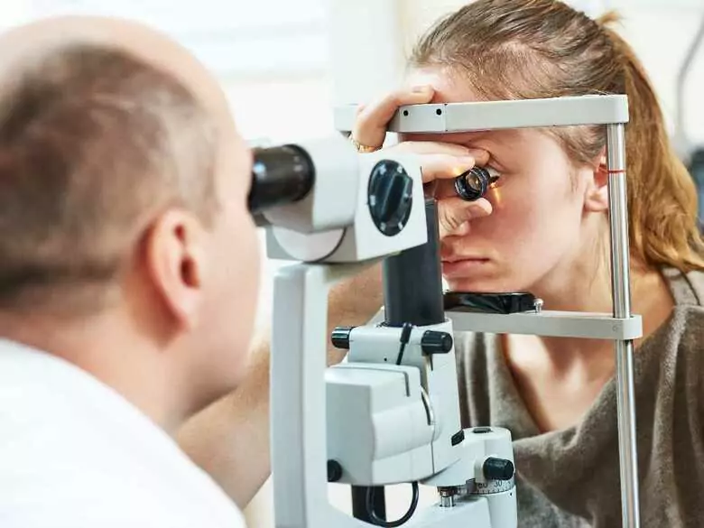 Protrusion de la paupière - un défaut à corriger