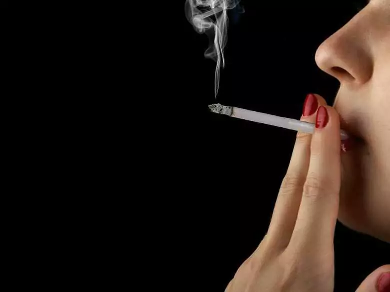 La fumée de cigarette augmente-t-elle le risque de cancer ?