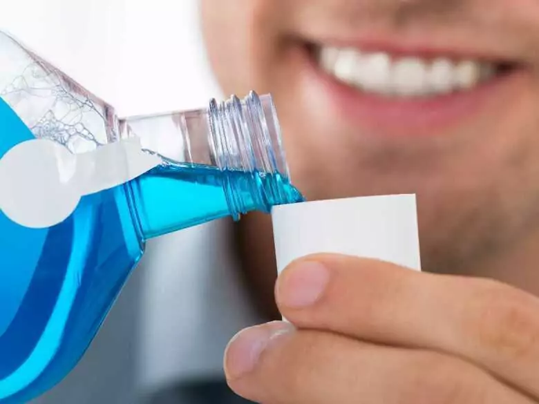 D'où vient la mauvaise haleine le matin ?