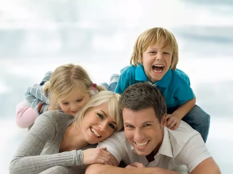 Comment se nouent les premières relations entre l'enfant et ses parents ?