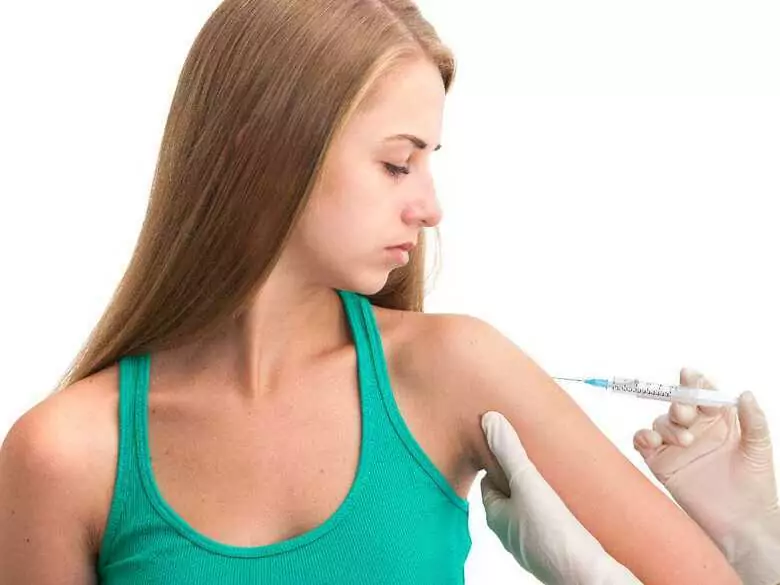 La vaccination par COVID-19 peut entraîner des règles plus abondantes chez les femmes