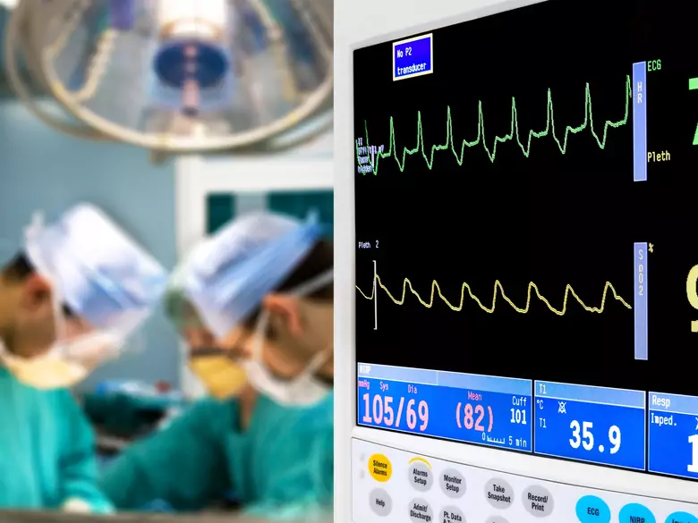 Le déroulement d'une intervention chirurgicale pour un cancer du poumon est enregistré sur ... Twitter