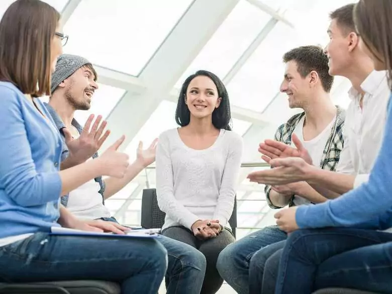 La thérapie de groupe : qu'est-ce que c'est et à qui peut-on la recommander ?