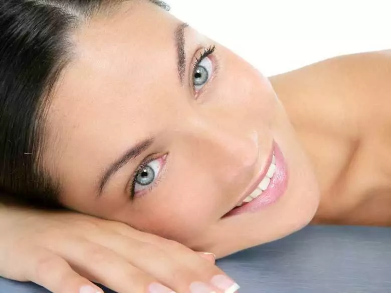 Facettes en céramique et en composite