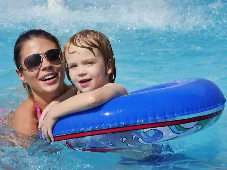 Les bains d'eau salée sont-ils bénéfiques ou néfastes pour la peau ?