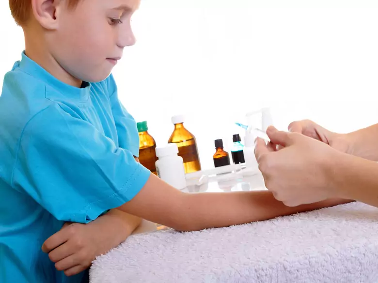 Enfant atteint de mucoviscidose - vaccination