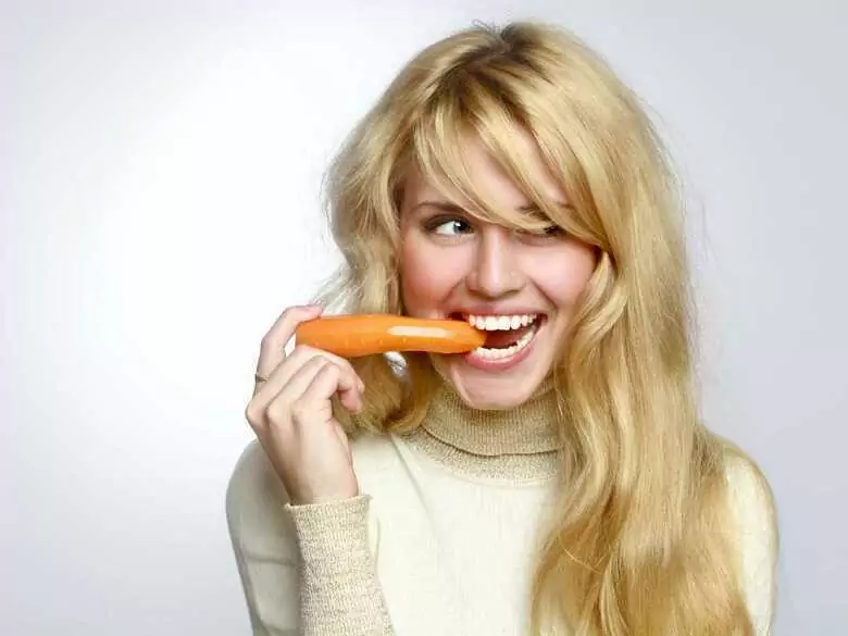 Bijoux dentaires - sont-ils dangereux pour l'émail et les tissus parodontaux ?