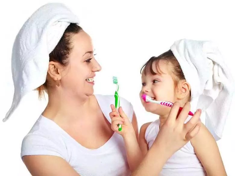 Comment brosser les premières dents de mon enfant ?